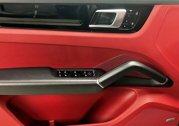 Porsche Cayenne cena 399000 przebieg: 74921, rok produkcji 2019 z Goniądz małe 781